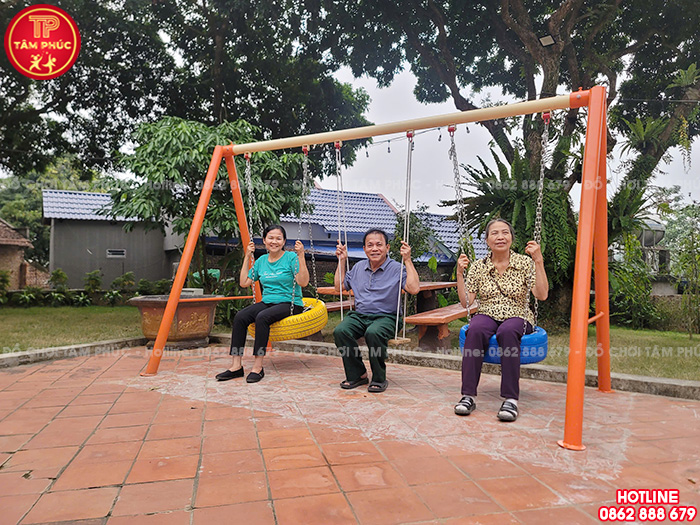 Xích đu lốp xe cho bé mầm non 3 chỗ ngồi Phi 76 SC4-002