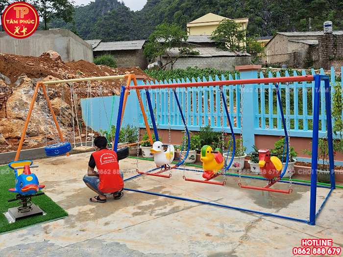 Xích đu 3 con giống ngoài trời cho trẻ em giá rẻ SC4-004