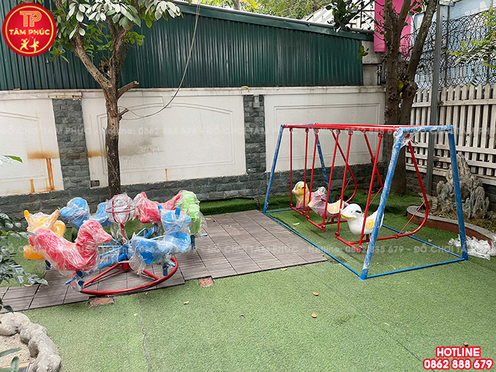 Xích đu 3 con giống ngoài trời cho trẻ em giá rẻ SC4-004