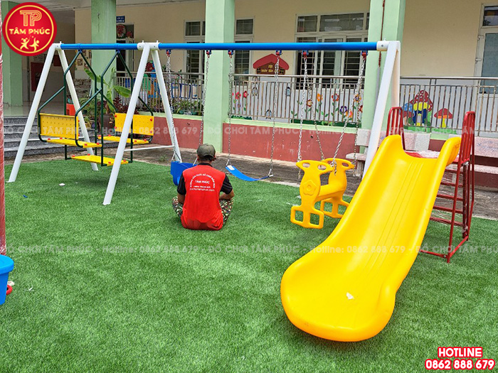 Xích đu cho bé 4 ghế kèm cầu trượt ngoài trời máng đơn SC4-016