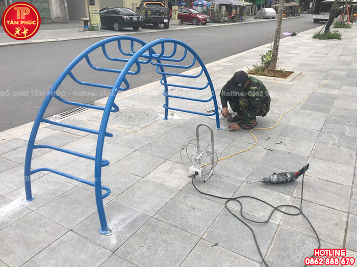 Thang leo trèo cho bé 1 cạnh cong ngoài trời SC7-005