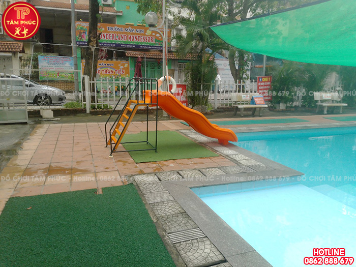 Cầu trượt máng đơn nhựa nhập khẩu cho bể bơi SC9-007