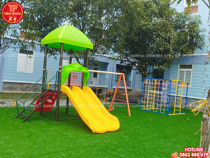Lắp đặt đồ chơi cho sân chơi trẻ em ngoài trời khu tập thể tại tỉnh Thanh Hoá.