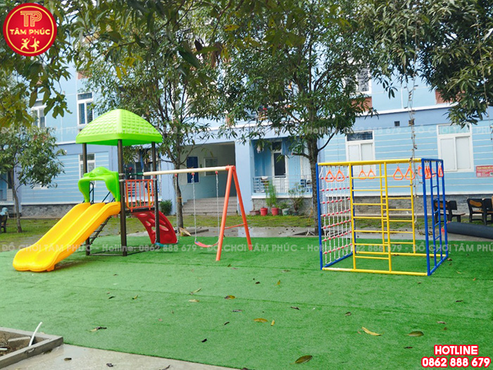 Lắp đặt đồ chơi cho sân chơi trẻ em ngoài trời khu tập thể tại tỉnh Thanh Hoá.