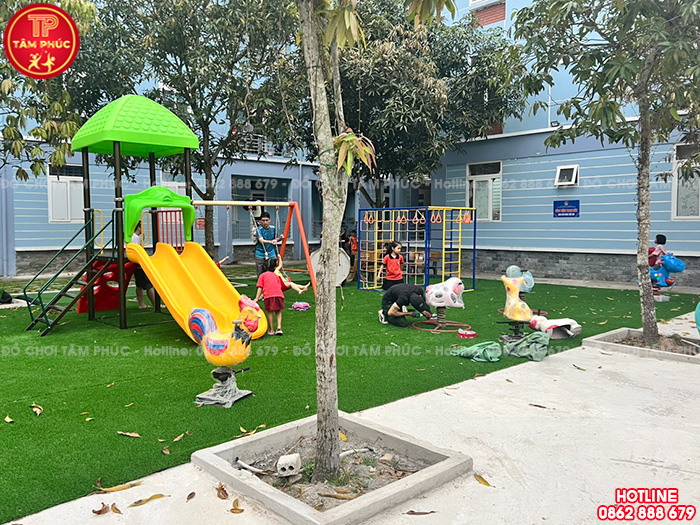 Lắp đặt đồ chơi cho sân chơi trẻ em ngoài trời khu tập thể tại tỉnh Thanh Hoá.