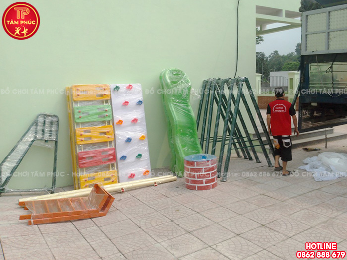Lắp đặt sân chơi trẻ em ngoài trời cho trường mầm non tại Hòa Bình