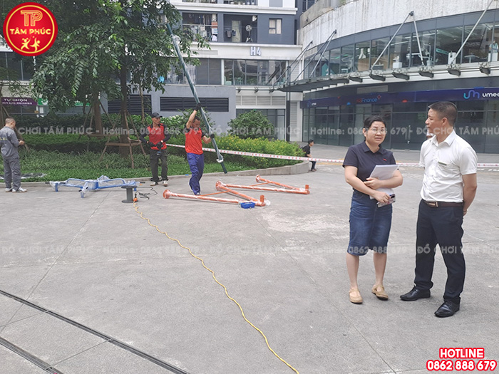 Thi công lắp đặt sân chơi trẻ em ngoài trời tại sân chung cư ở Hà Nội