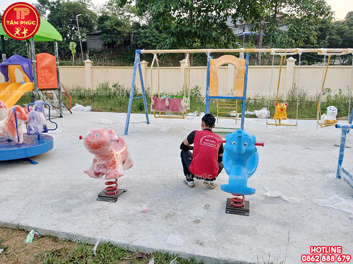 Công trình lắp đặt sân chơi trẻ em ngoài trời cho nhà văn hoá tại Hoà Bình