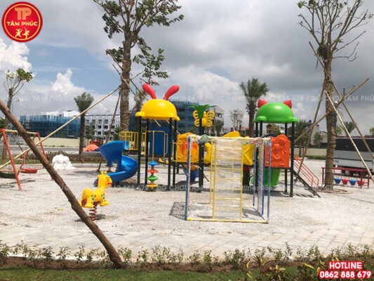 Công trình lắp đặt sân chơi trẻ em ngoài trời cho công viên tại Vĩnh Phúc
