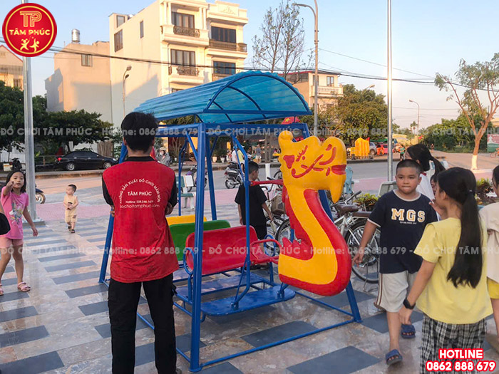 Thi công lắp đặt sân chơi trẻ em ngoài trời tại sân cộng đồng ở Bắc Giang