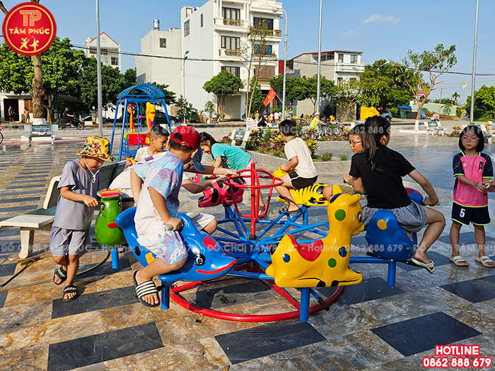 Thi công lắp đặt sân chơi trẻ em ngoài trời tại sân cộng đồng ở Bắc Giang