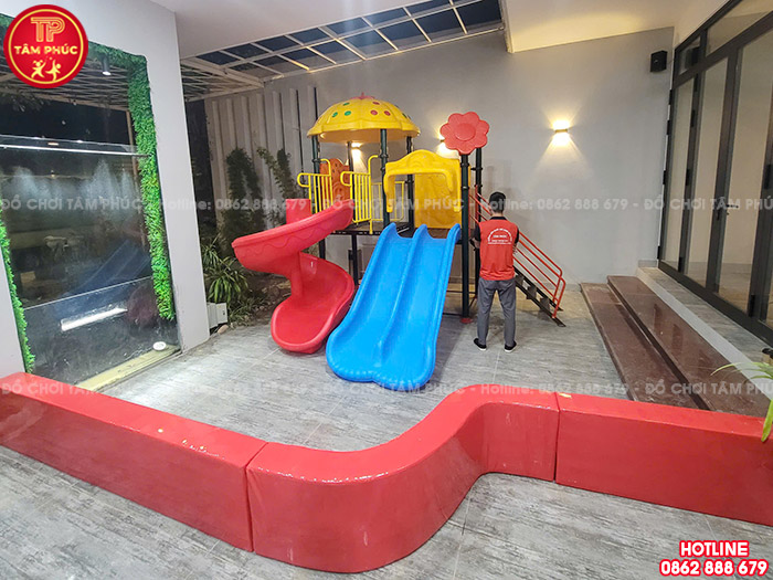 Lắp đặt cầu trượt liên hoàn kết hợp bể bóng cho bé tại quán cafe ở Bắc Giang
