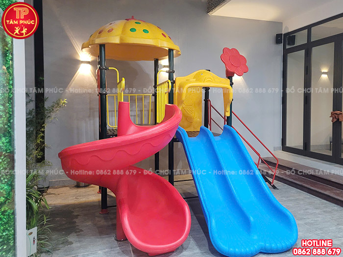 Bộ cầu trượt liên hoàn 2 khối với 2 máng trượt xoắn và đôi cho bé vui chơi