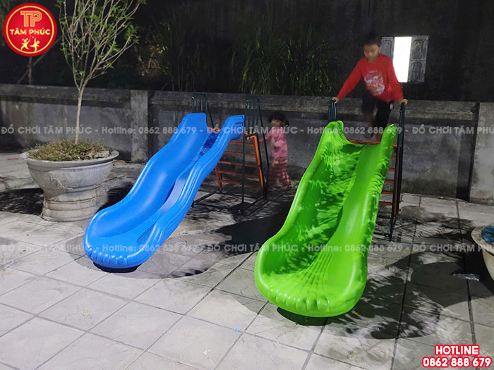 Đồ chơi mới lắp đặt được các bé rất thích thú và vui chơi mỗi ngày