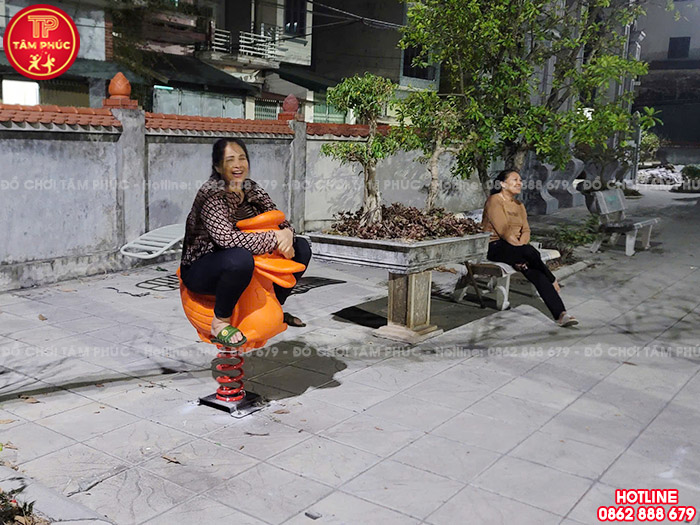Thú nhún lò xo ngoài trời nhập khẩu con Vịt.