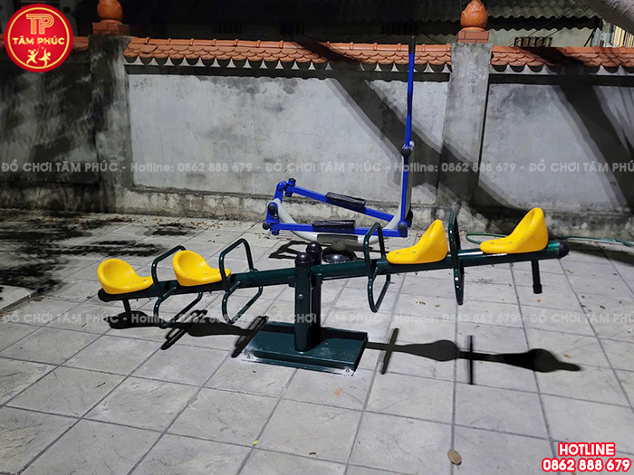 Bập bênh đòn 4 chỗ ngồi ngoài trời lắp đặt tại công trình